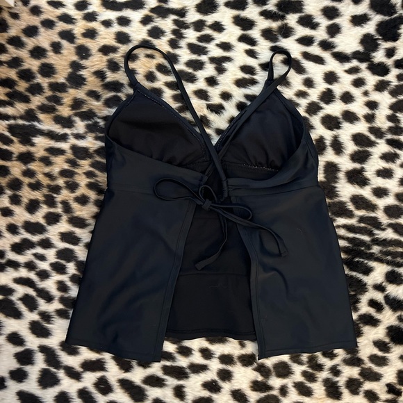 Black ruffle top - Picture 2 of 4